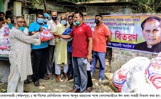 বোয়ালমারীতে আব্দুর রহমানের পক্ষে ঈদসামগ্রী বিতরণ